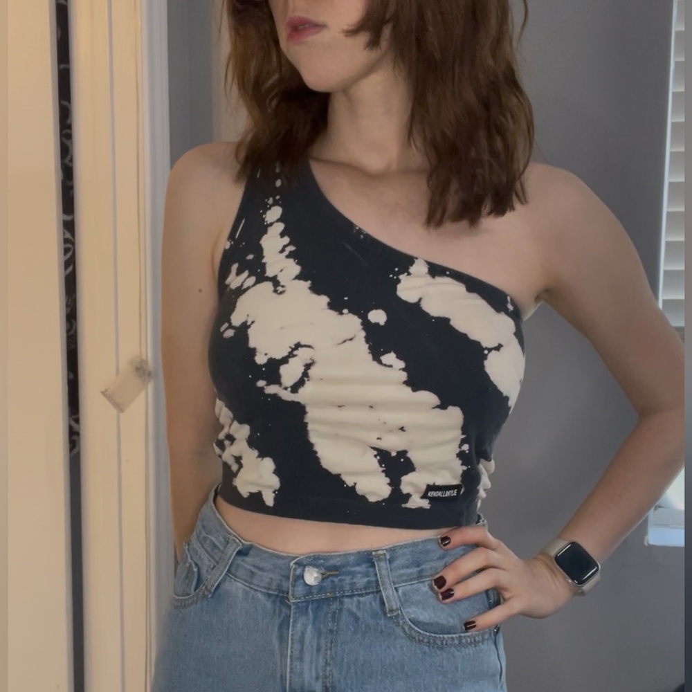 Kendall & Kylie Black and White One-Shoulder Tank Top